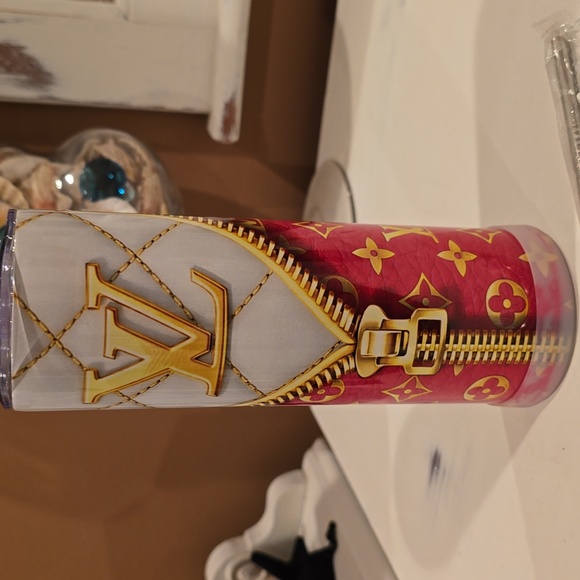 NIB Insulated 20 Oz. Tumbler With Metal Straw And Cleaning Brush - Picture 4 of 6